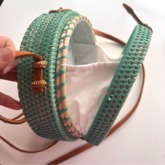 POPPY & SAGE Camilla Woven Rattan Circle Crossbody - Picture 7 of 8